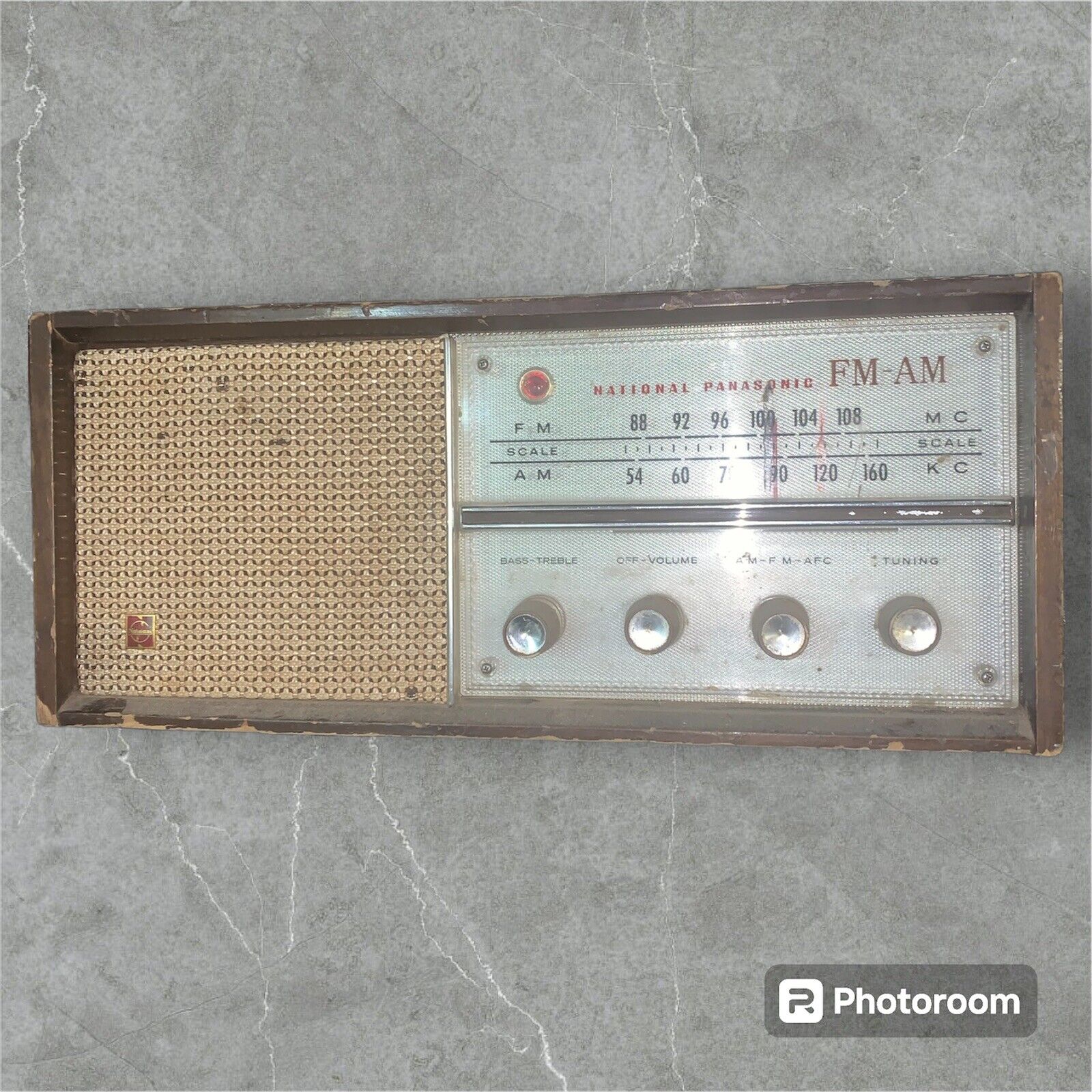 Vintage 1950’s Panasonic RE-763 AM/FM Plastic Tube Table Radio