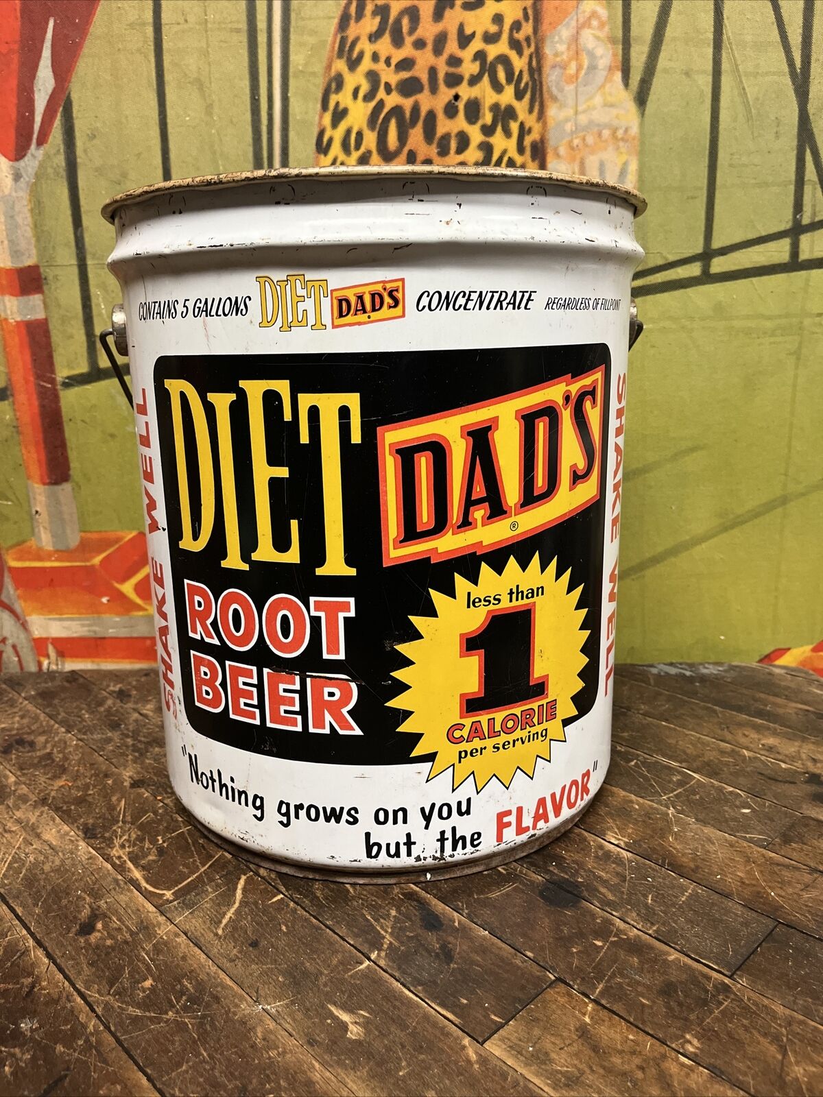 VINTAGE 1968 DIET DADS ROOT BEER 5 GALLON SYRUP CAN DRUM SIGN COCA COLA 7UP DP