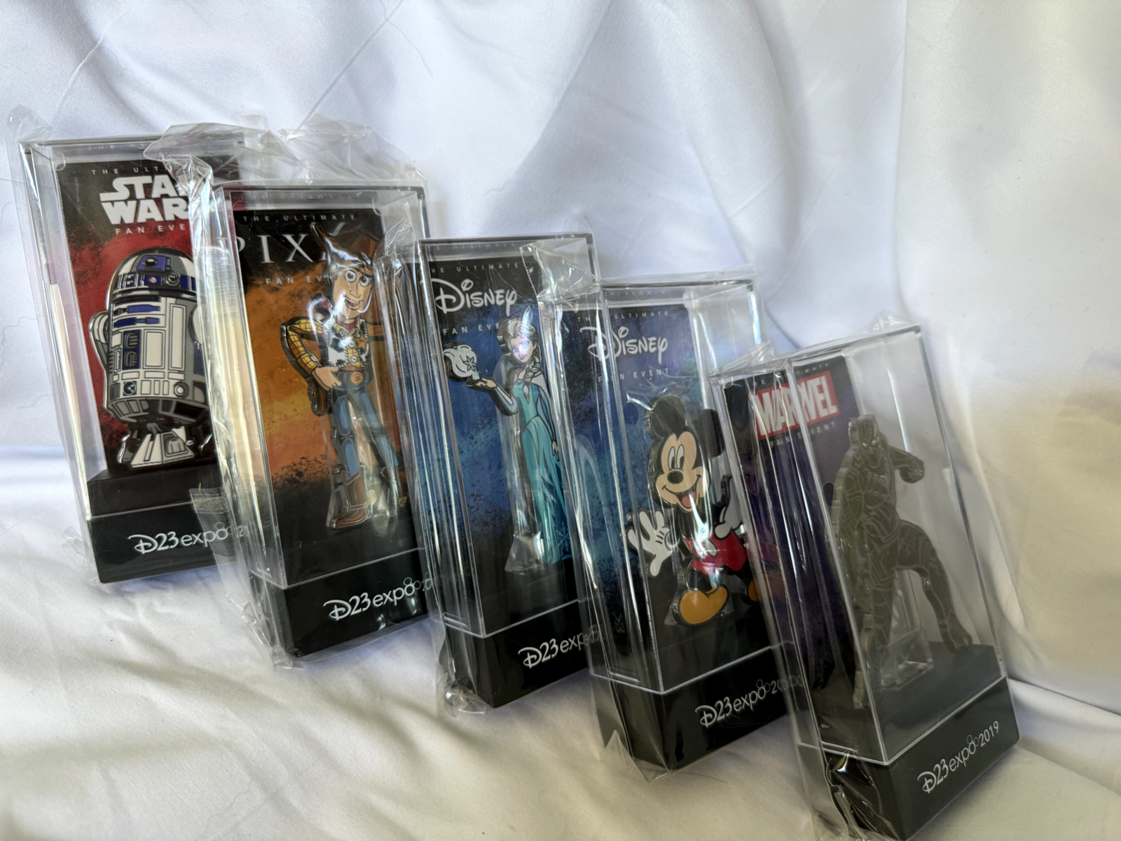 D23 Expo 2019 Figpin Set LE 250 Elsa Woody Mickey R2D2 Black Panther
