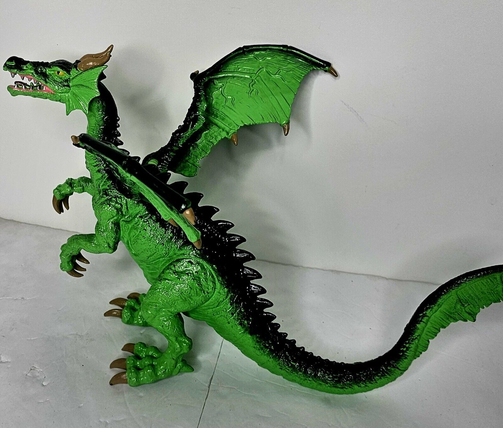 Medieval Fantasy Dragon Figure Schleich 2003 Fantasy Collectible Retired Model