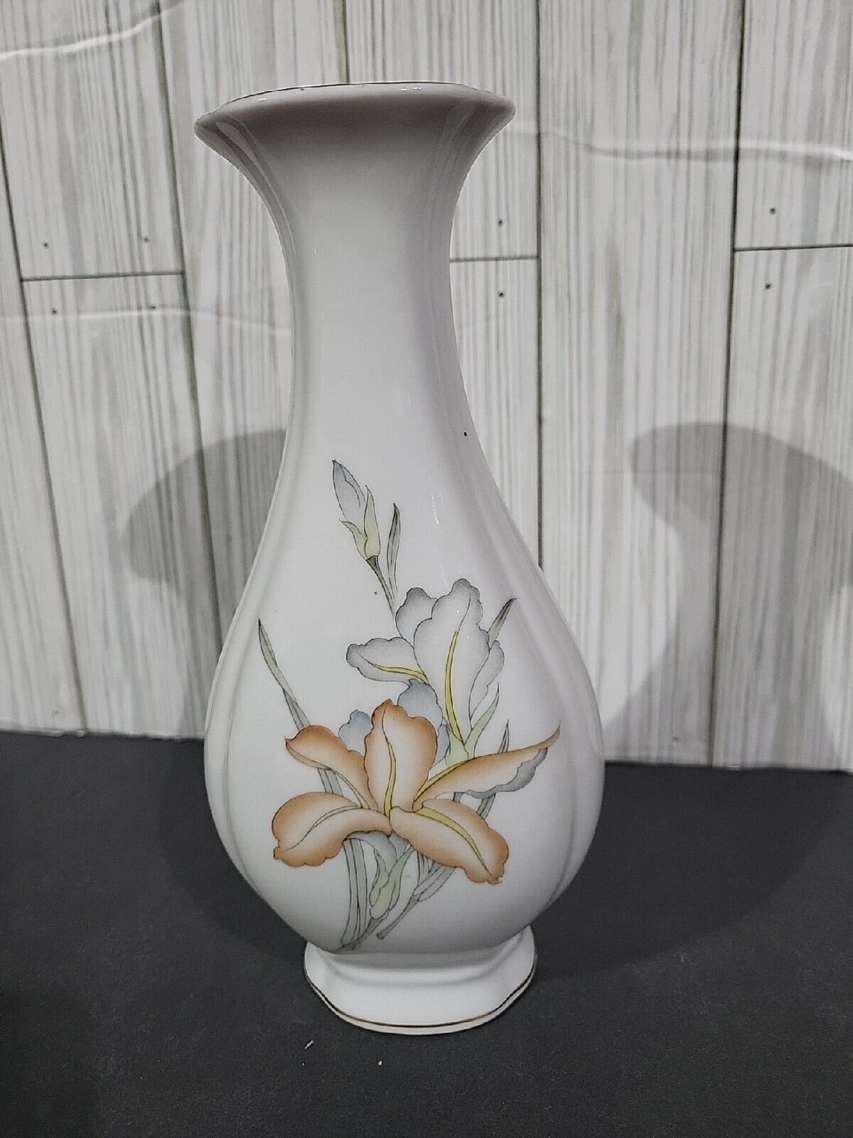 Vintage 80s Fine Bone Chinese Porcelain Iris Vase with Gold Gilt 9 1/4\