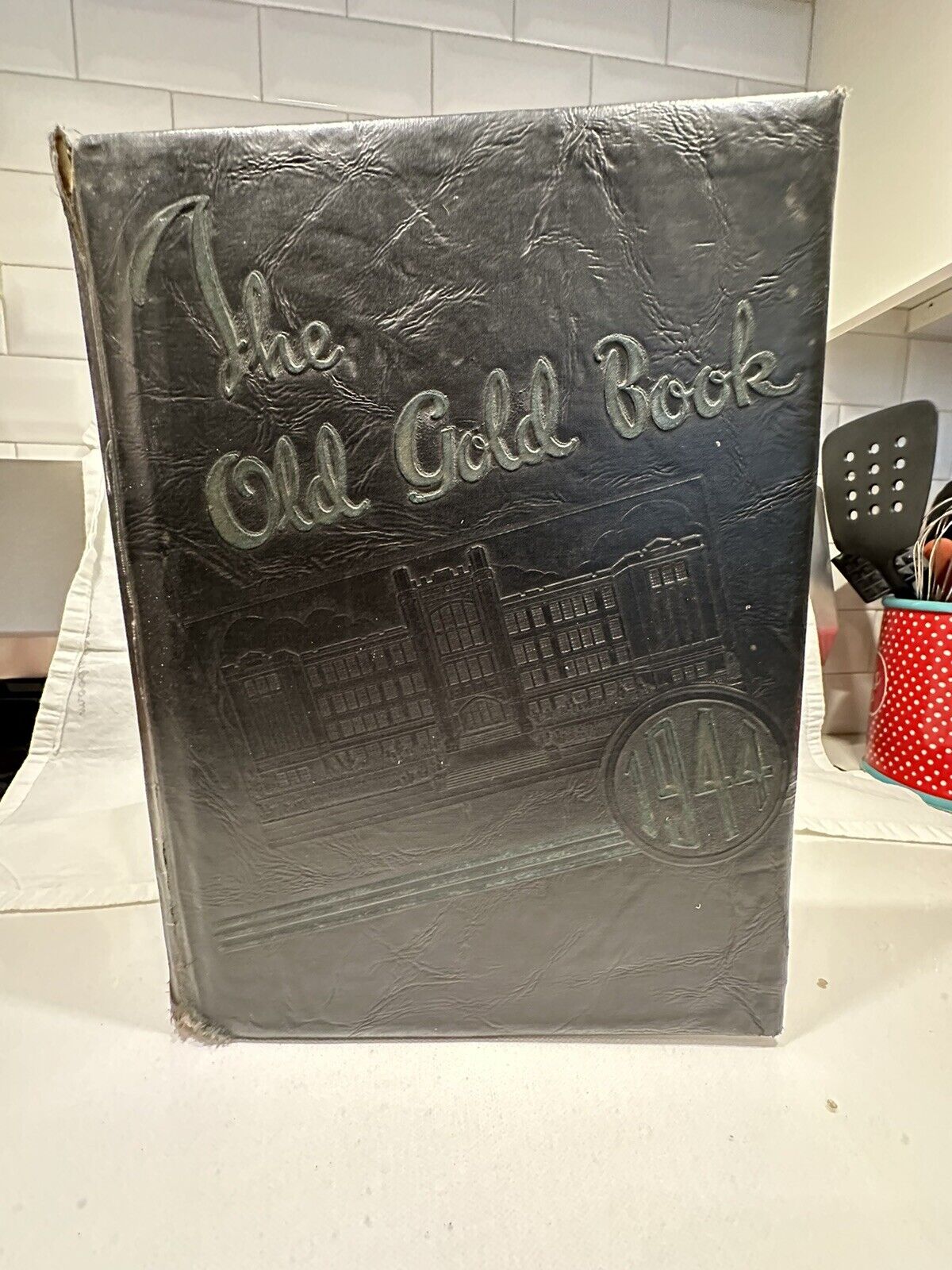1944 Hot Springs Arkansas Yearbook “The Old Gold Book” 