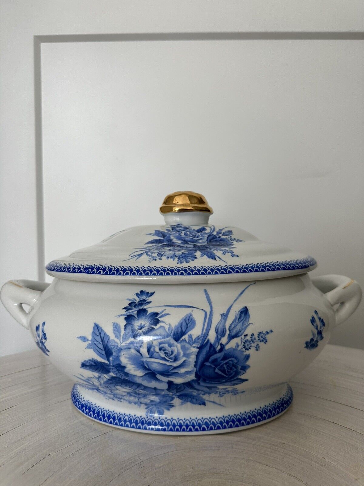 ~Chinese Blue and White Porcelain Tureen and Cover  ~Gold Gilt ~RARE ~Exquisite