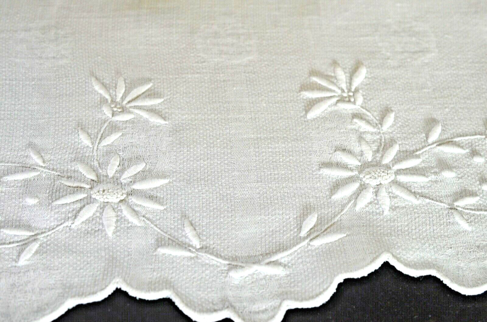 Antique Linen Huck Damask Towel with Hand Embroidered Scalloped Edges VV629
