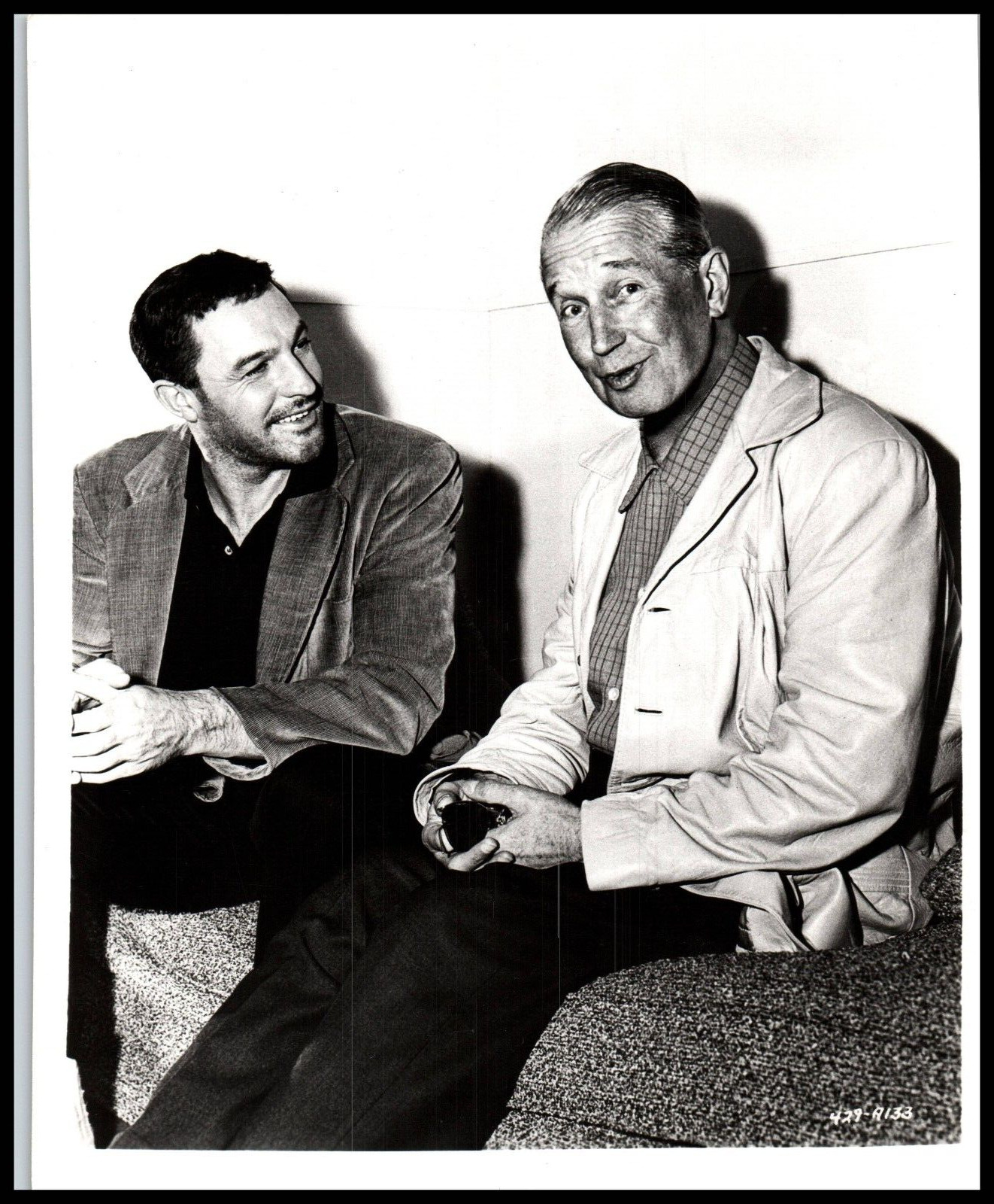 Hollywood HANDSOME GENE KELLY + MAURICE CHAVELIER BACKSTAGE 1950s ORIG Photo 778
