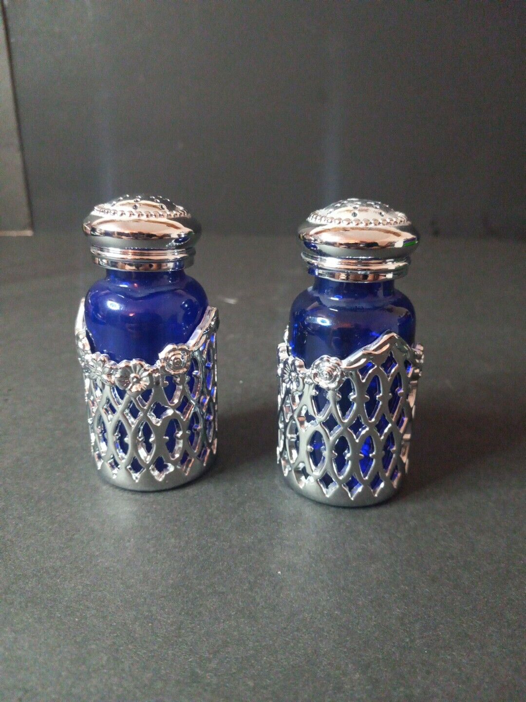 Vintage Cobalt Blue Glass Salt and Pepper Shaker 3,5” (2 Pcs.)