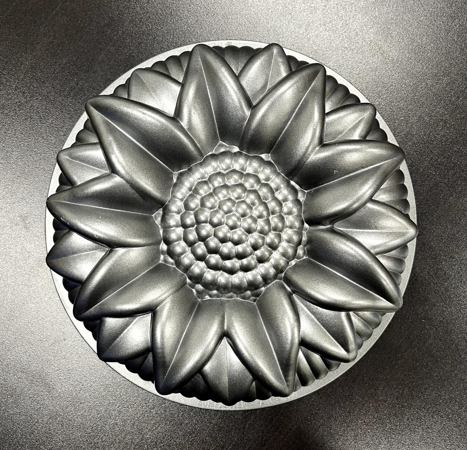 Nordic Ware Sunflower Cake Pan 10 CUP USA Nordicware Bundt Cast Aluminum Flower