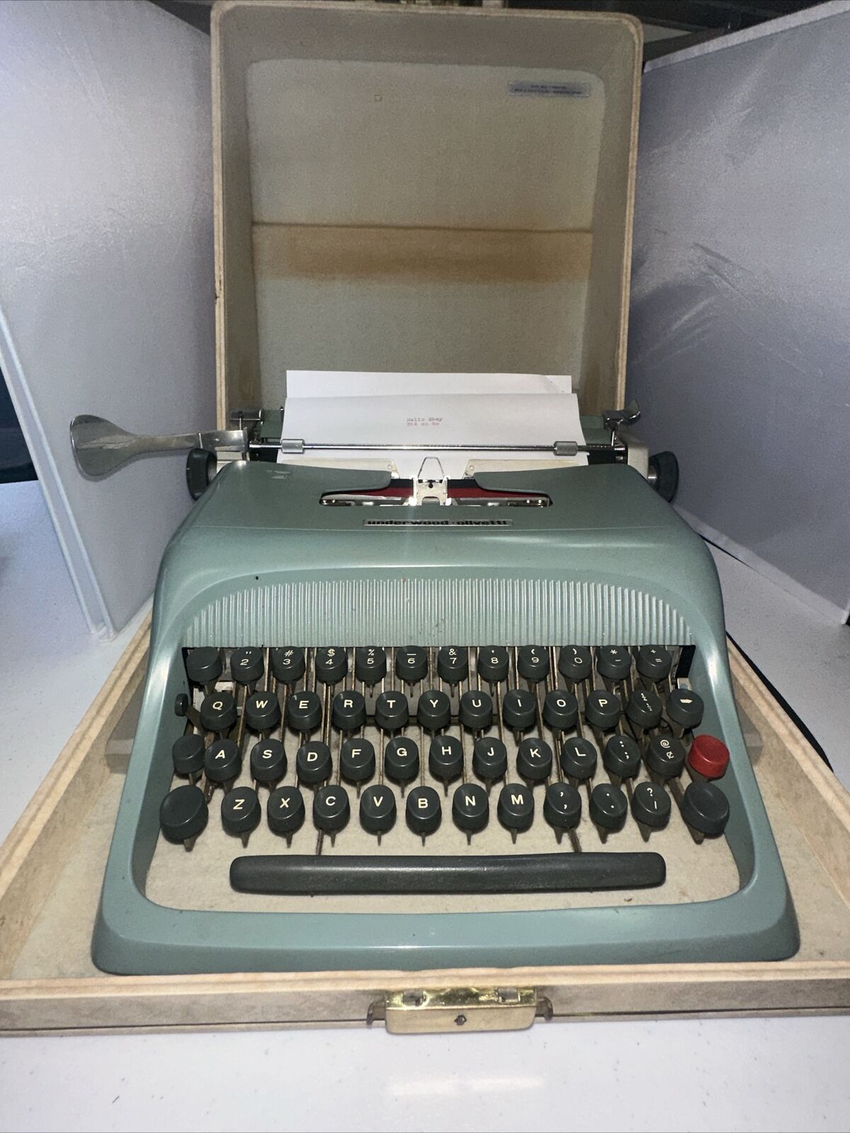 Vintage Olivetti Underwood Studio 44 Manual Typewriter W/Case, Works, Read Desc.