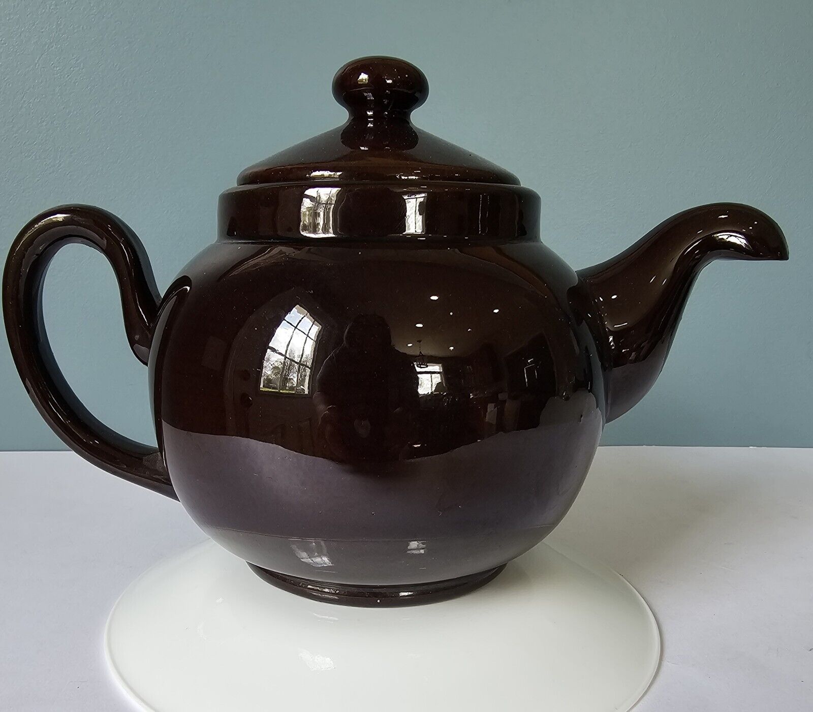 Vintage Pristine Brown Betty Teapot Stoke On Trent. England. Down turned spout