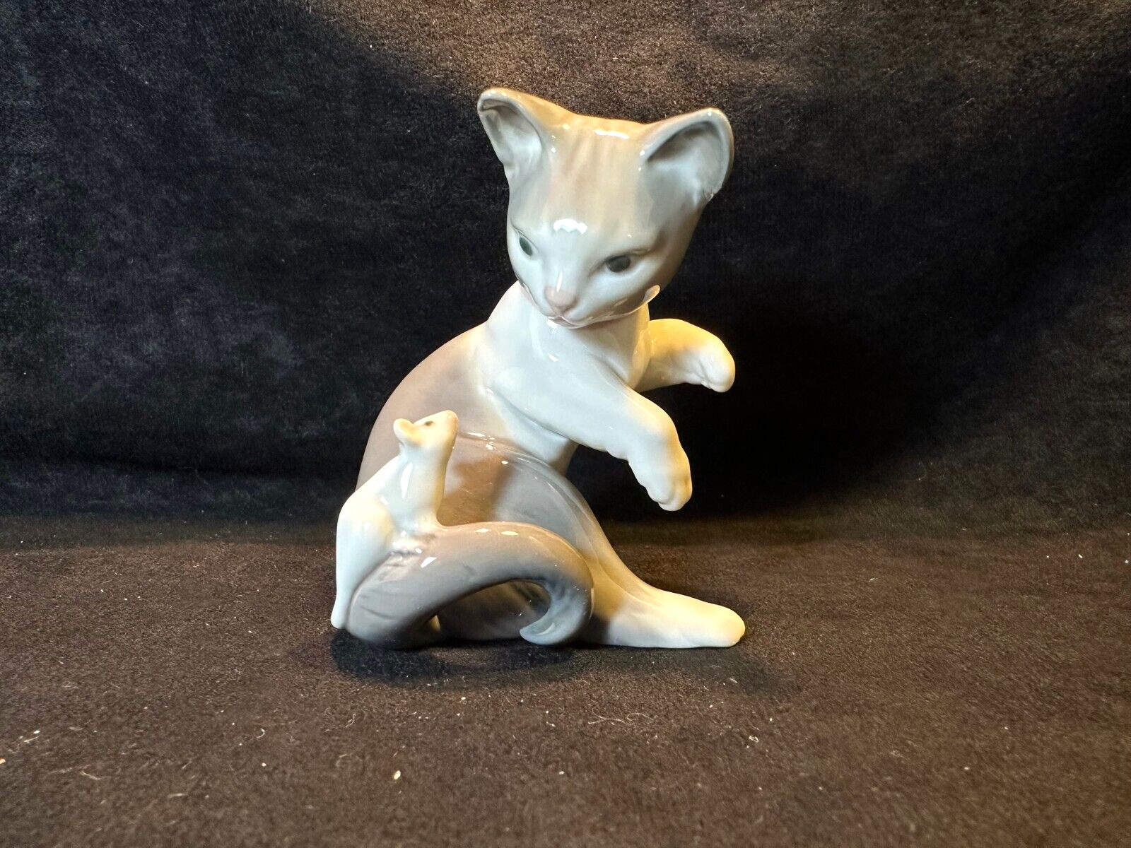 Lladro Cat and Mouse Porcelain Figurine Made in Spain