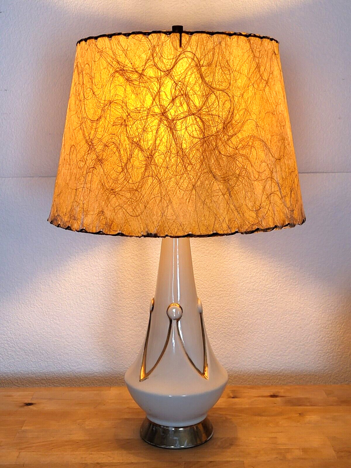Vintage Mid Century Modern Lamp with Fiberglass Shade Atomic Retro