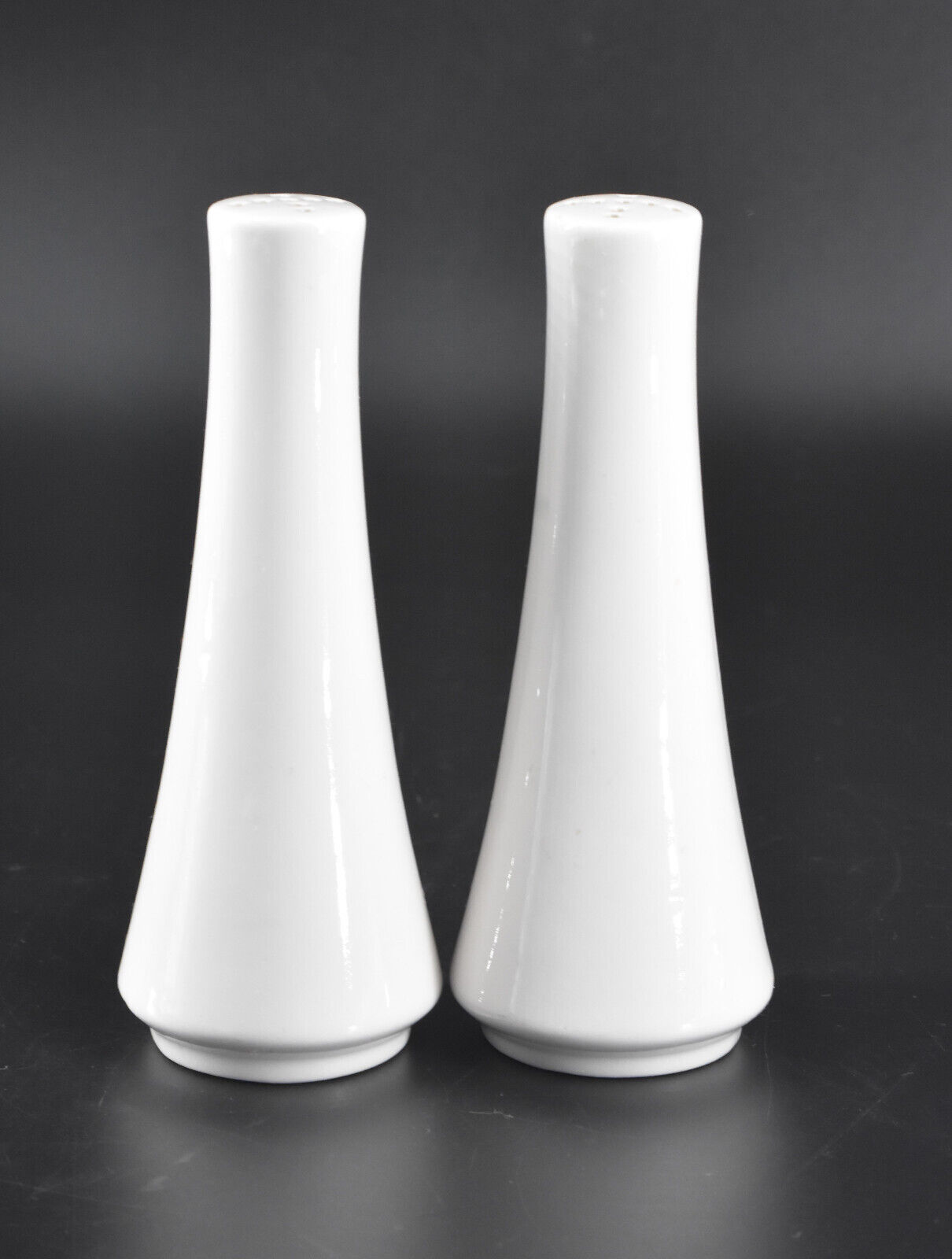 Vintage White Ceramic Hourglass Silo-Shaped Salt and Pepper Shakers Japan 6\