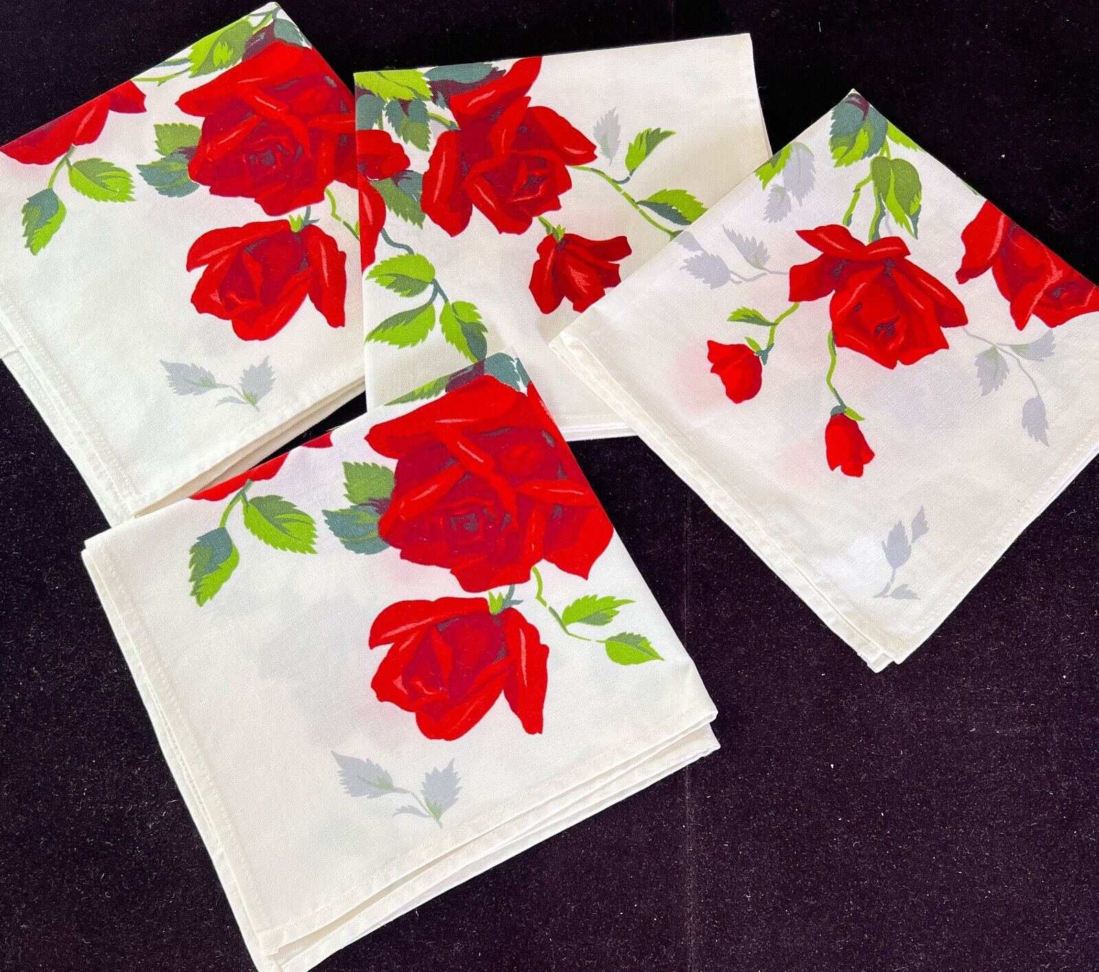 Vintage 1940s - 50s Set of 4 Napkins with Roses NWOT  XX949