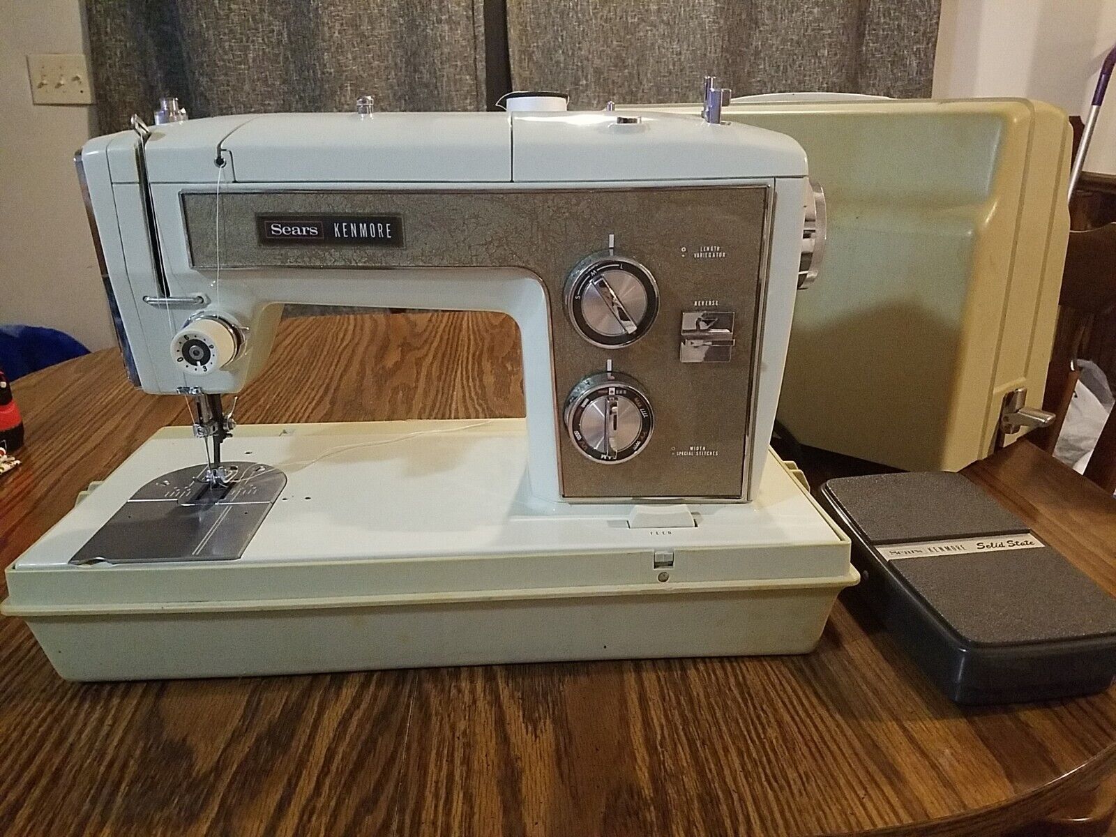 Sears Kenmore Vintage Sewing Machine Model 158.17033 With Case