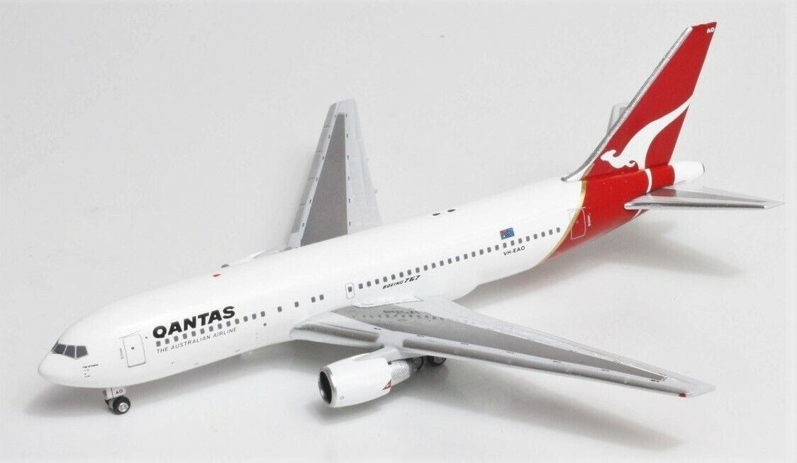 Aeroclassics ACVHEAO Qantas Airways Boeing 767-200 VH-EAO Diecast 1/400 Model
