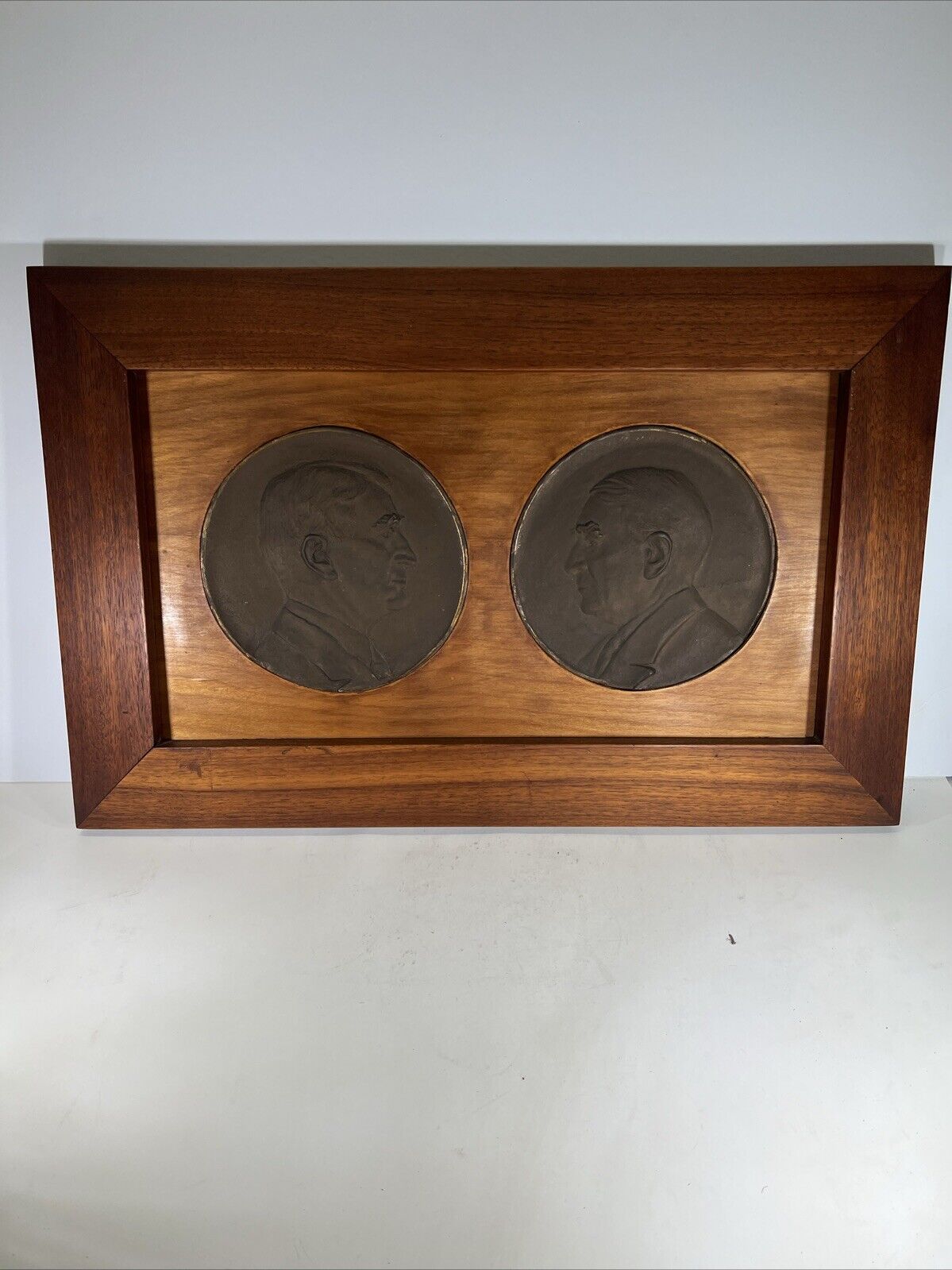 1933 Thomas Edison Medallions Memorial Commemorative Walnut Frame Antique 