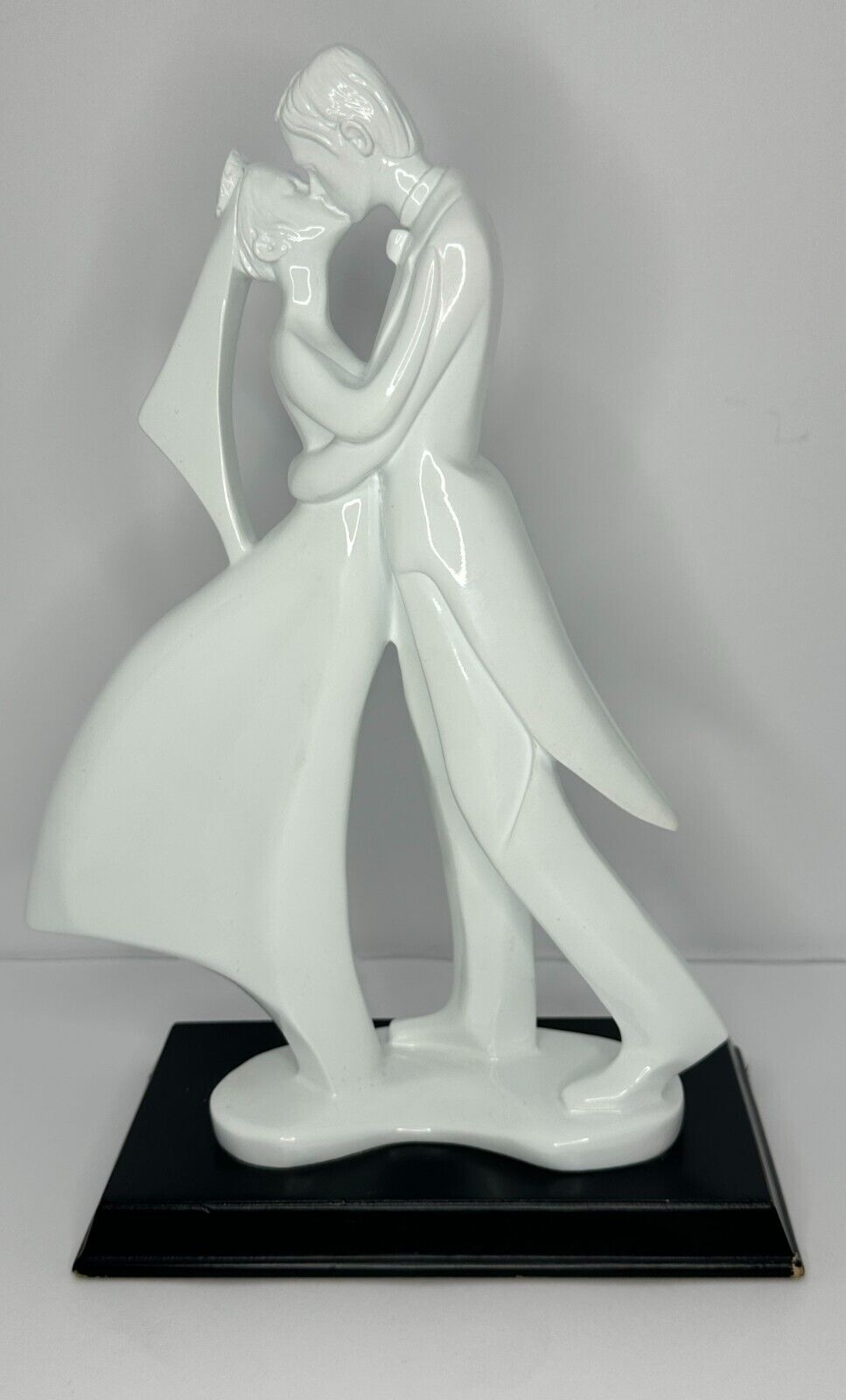 Herco Gift Wedding Day Couple Kissing Bride & Groom Figurine Art Decor Sculpture