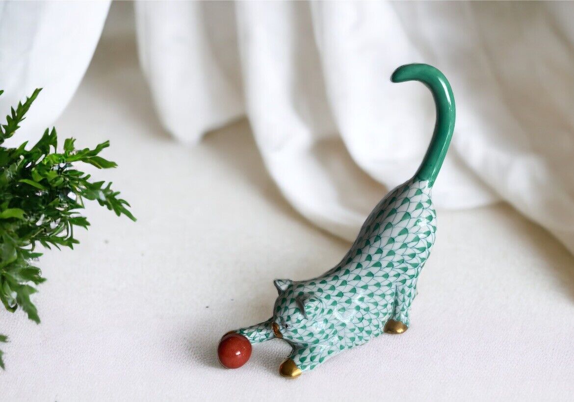 MINT HEREND Green Fishnet Cat Playing With Ball 24K Gold Figurine Hungary