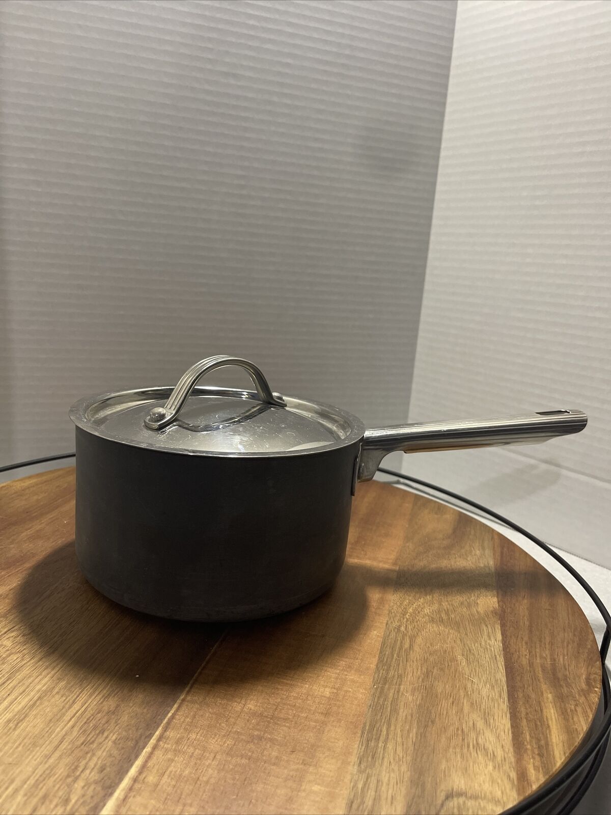 Circulon Hi-Low System Non-Stick Pans  2 Qt Sauce Pot With Lid..(B8)