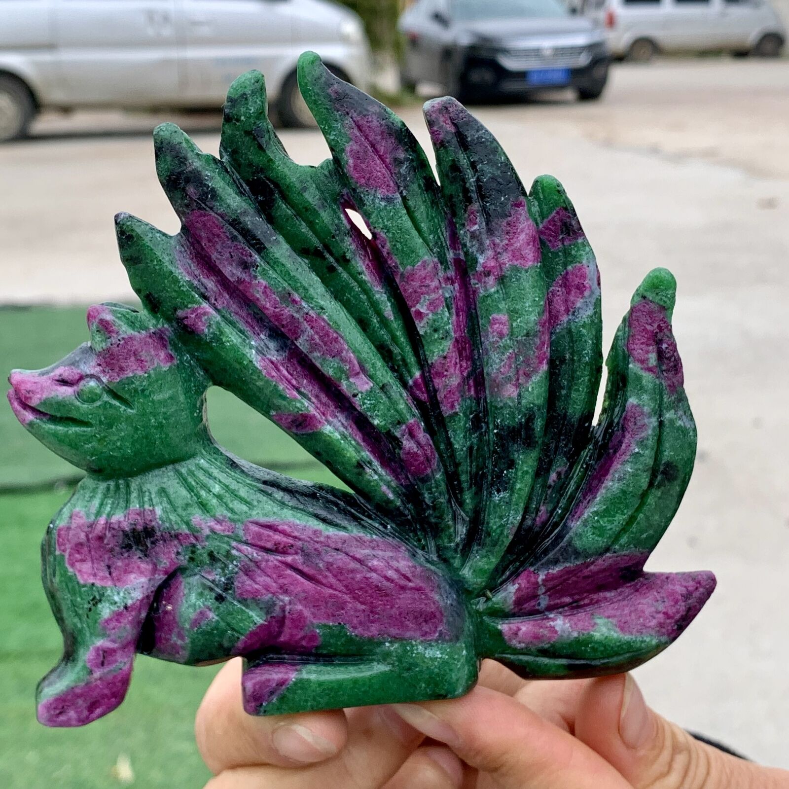 353G Natural green ruby zoisite (anylite) hand carved fox crystal therapy