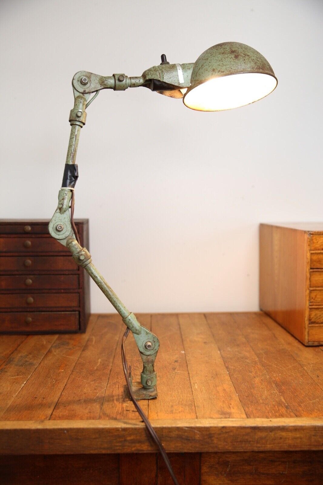 Vintage Industrial Light Fostoria Drafting Lamp Articulating Arm Green task shop