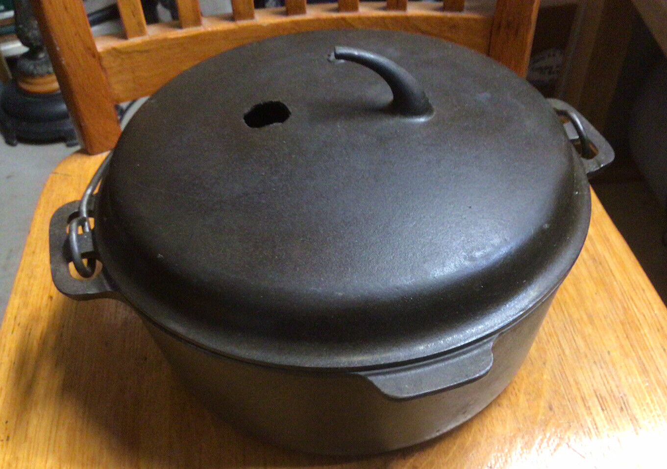 Griswold cast iron #8 unmarked Iron Moutain 1036 DutchOven with damaged 1037 lid