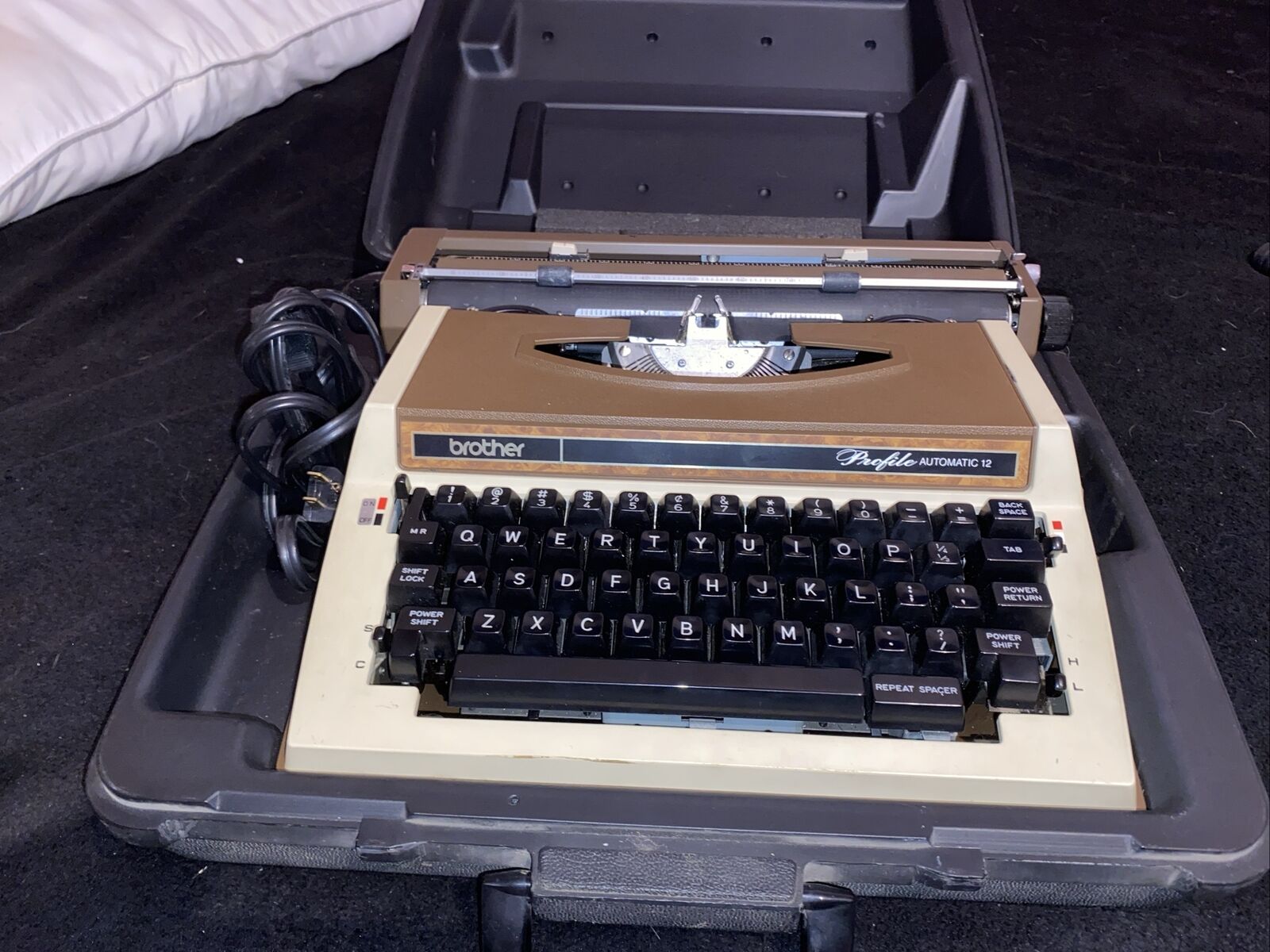 People Automatic 12 typewriter