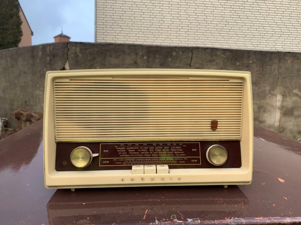  GRUNDIG  88  FM  tube radio vintage 1961  * works * * video *  german 