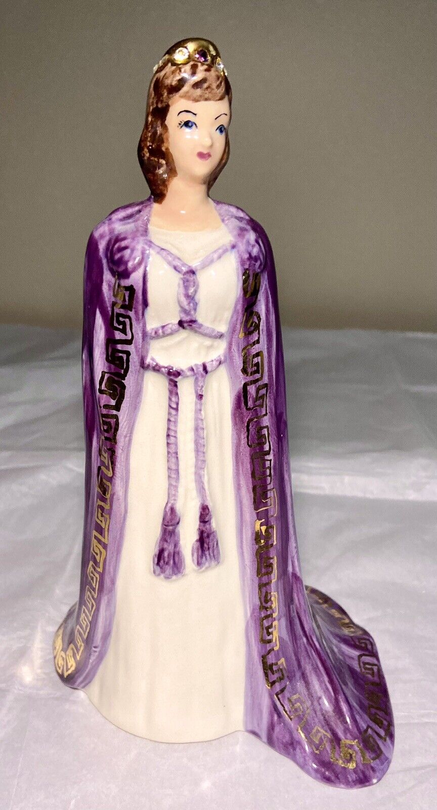 Vtg Masonic Jobs Daughter Honored Queen Robe/Cape Ceramic Figurine