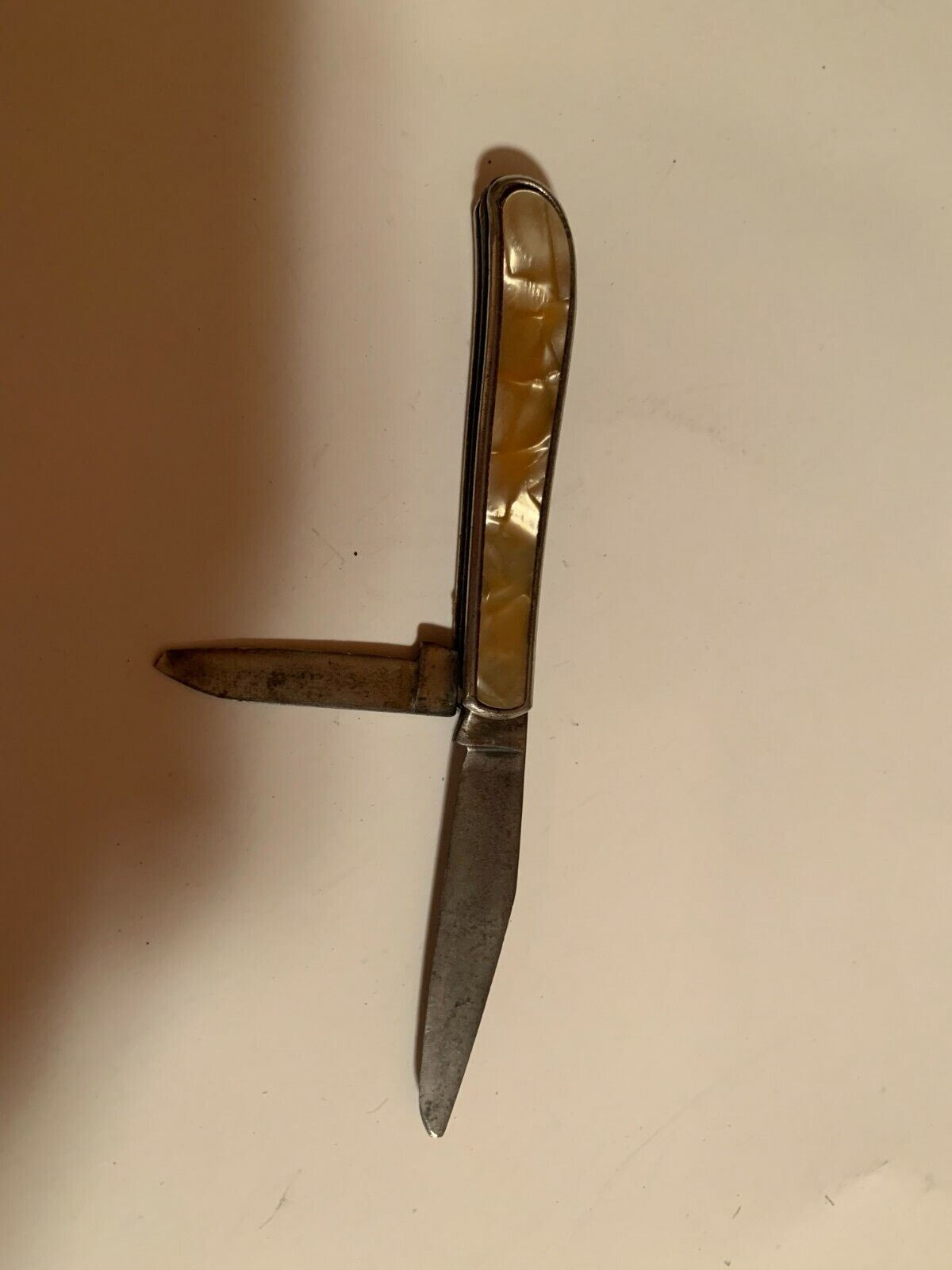 Vintage Colonial Prov. U.S.A. Two Blade Pocket Knife Yellowish Pearl Handle
