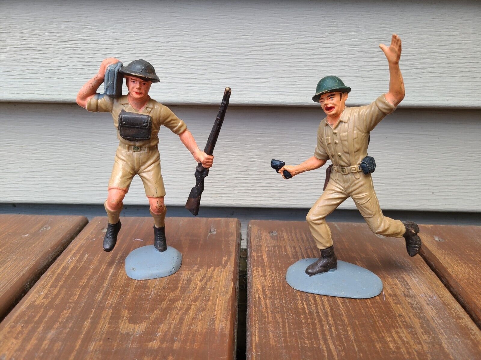 2 LOUIS MARX Vintage WWII British Soldiers 6’’ Plastic Action Figures