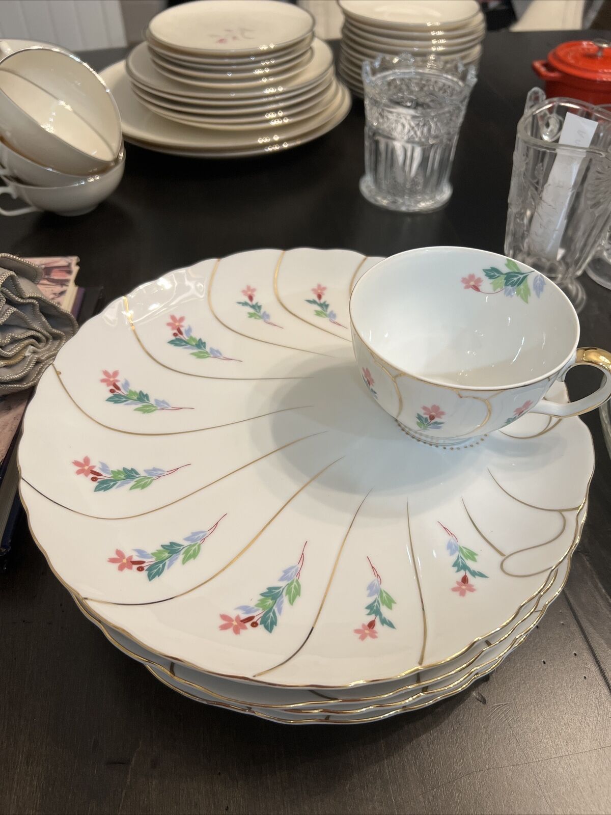 1950’s Vintage Giftcraft Clamshell Porcelain Plates(7)Teacups(8) YUMI KATSURA