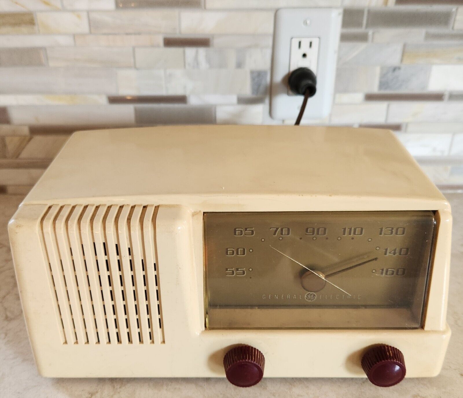 Vintage Old GE Radio General Electric Model 124 Made In USA Still Works 