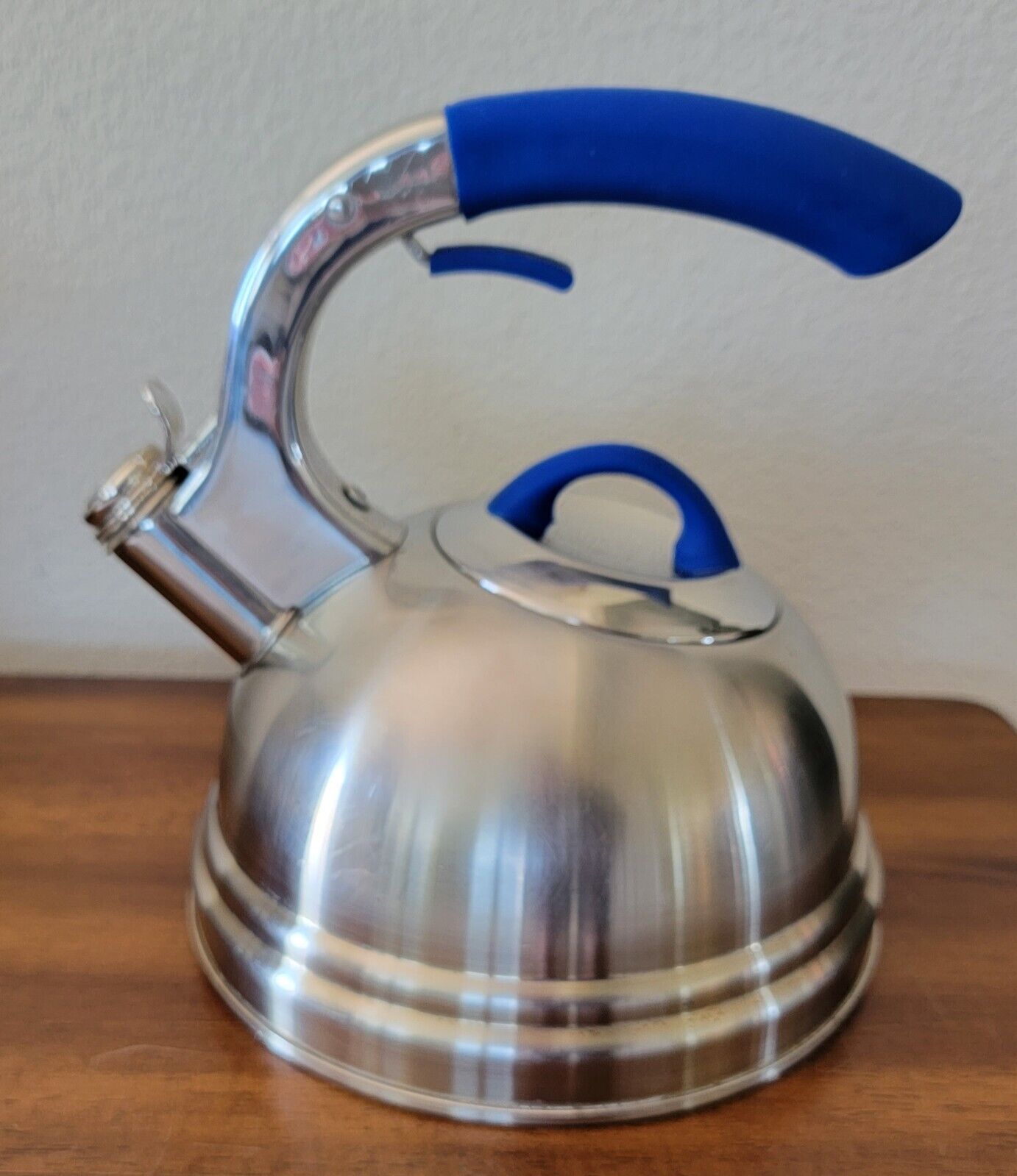 Calidad 2.7 QT Professional Quality Stainless Steel Tea Kettle in Colbalt Blue