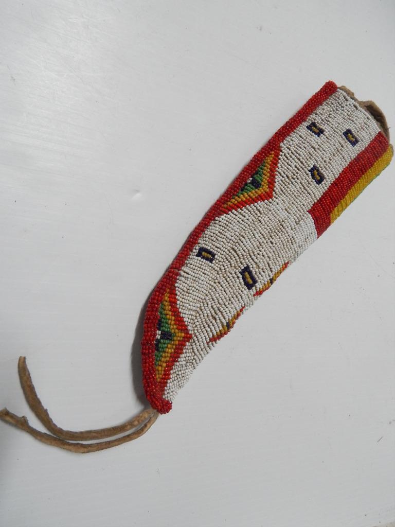 ANTIQUE ASSINIBOINE PLAINS INDIAN FULLY BEADED KNIFE CASE - EXCELLENT CLEAN COND