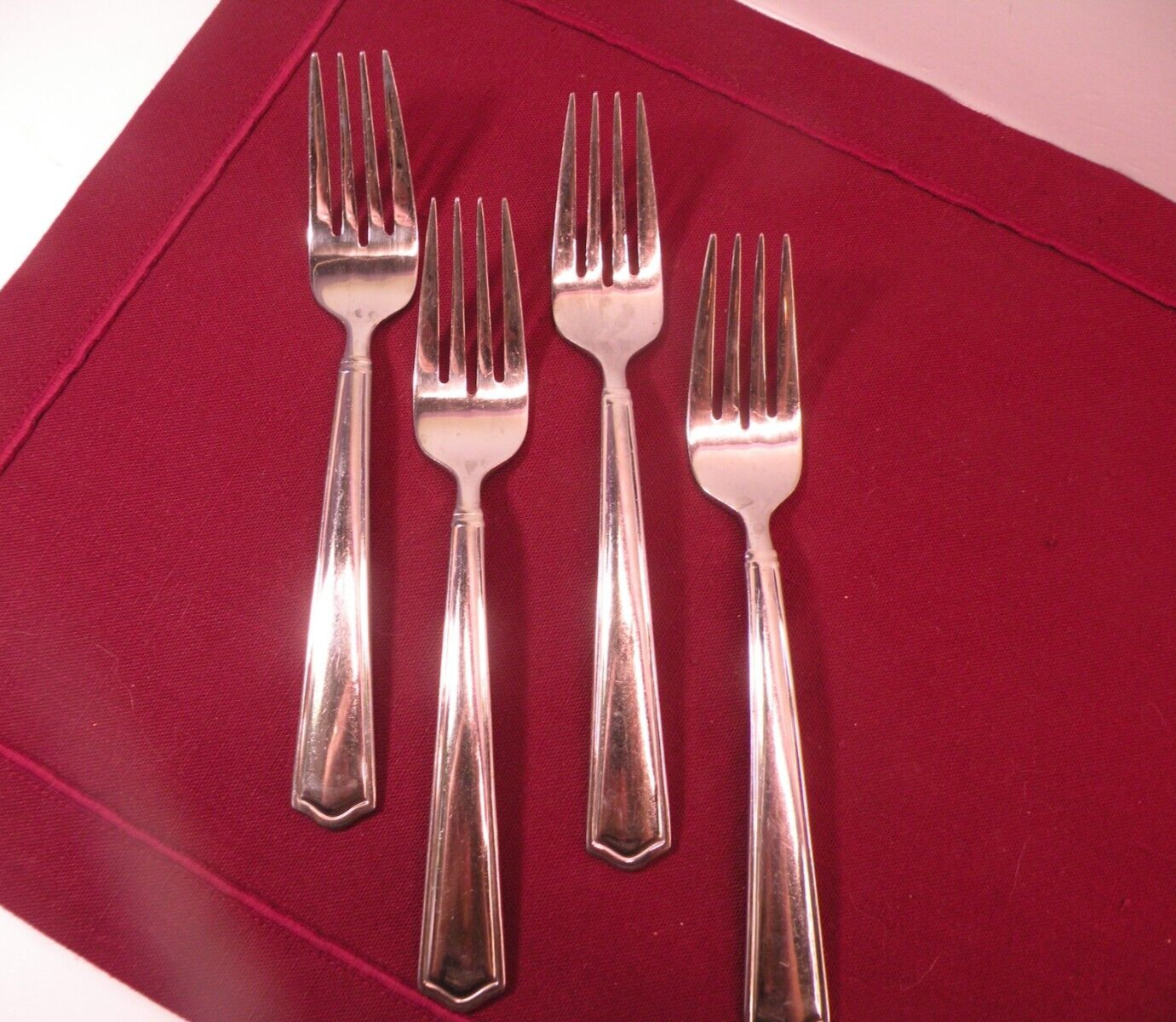 Set Of 4 Reed & Barton American Classic Stainless Salad Forks 7\