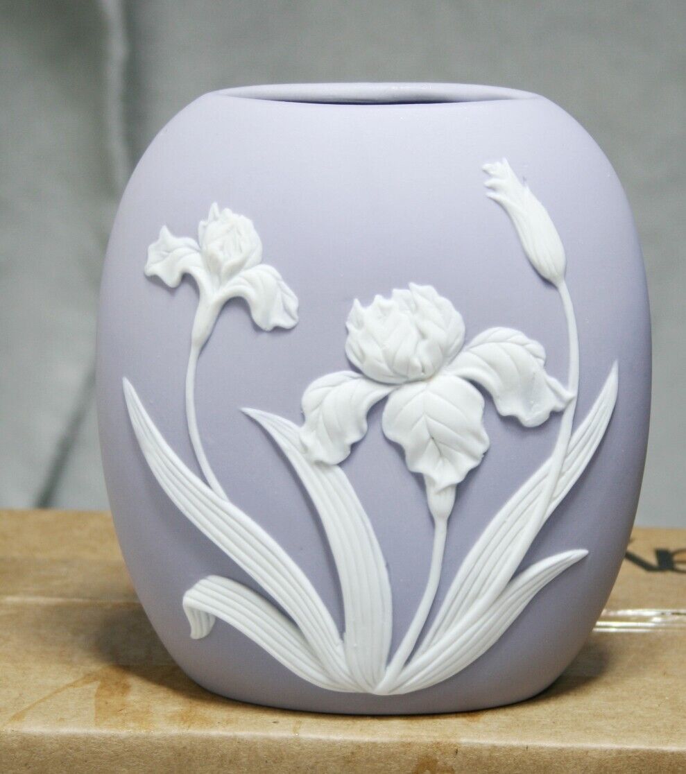 Vintage Flambro CAMEO IRIS Jasperware Lavender Porcelain VASE 4