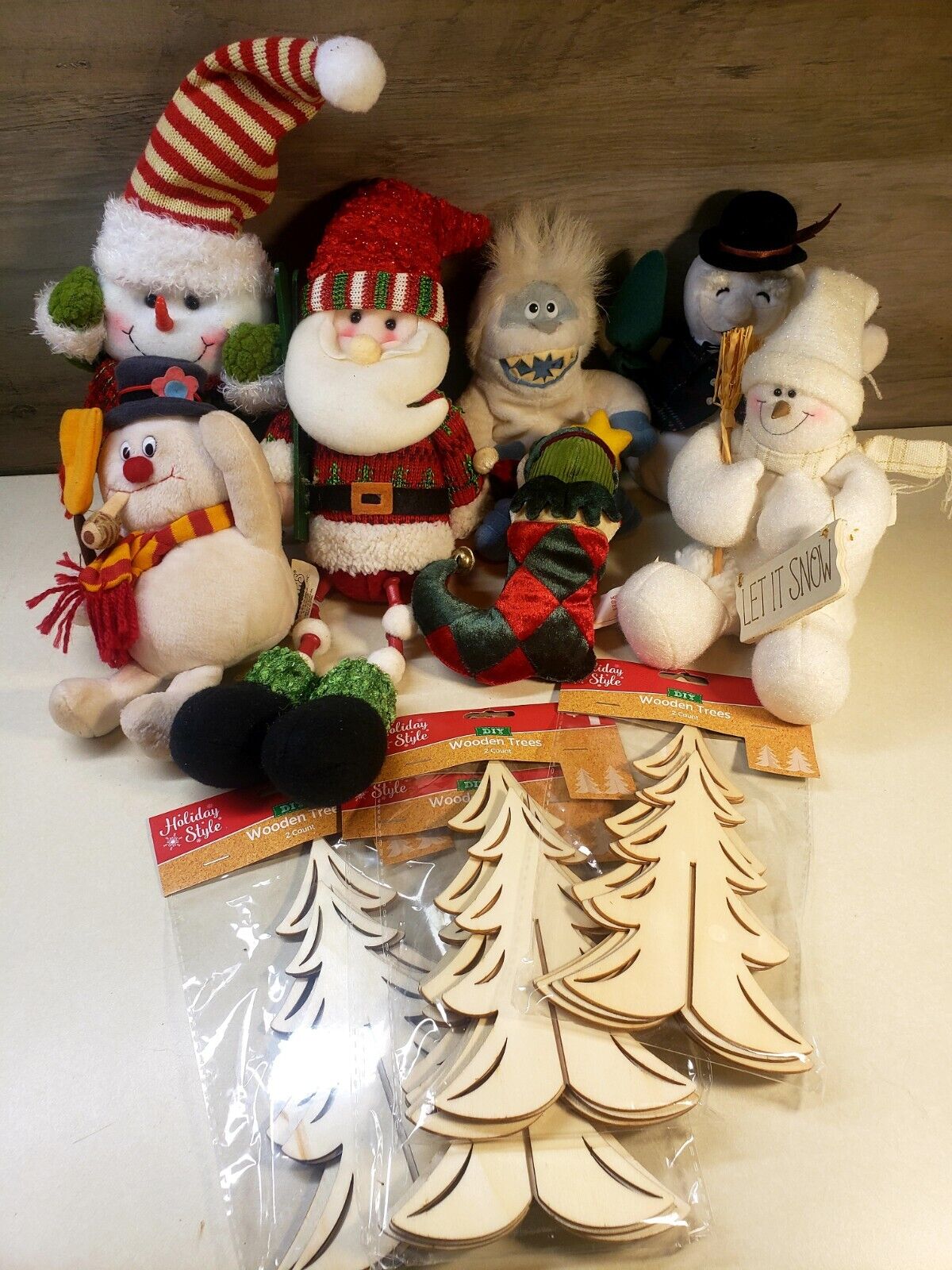 Vintage Holiday Collectables  Plush Dolls, Light Changing, Wooden Trees. 🌲⛄