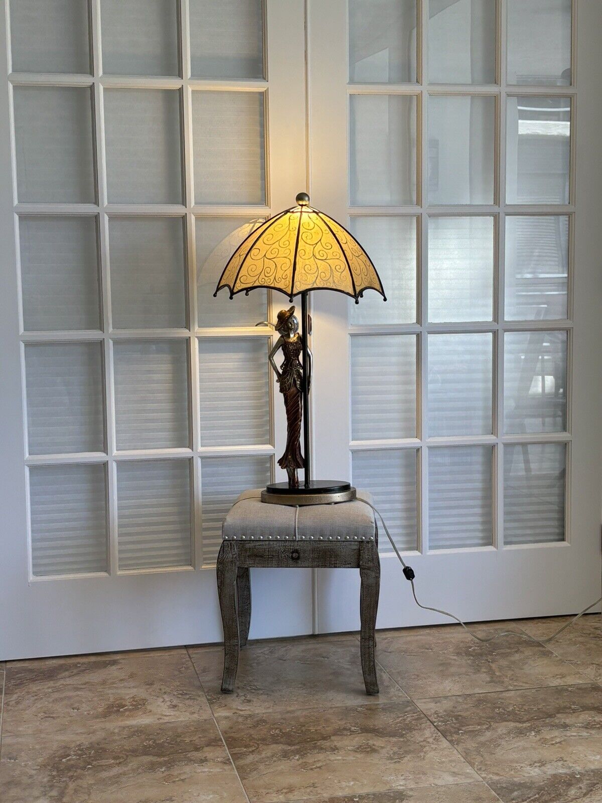 Artmax Art Deco Lady w/Umbrella Table Lamp 33” Tall Excellent Condition