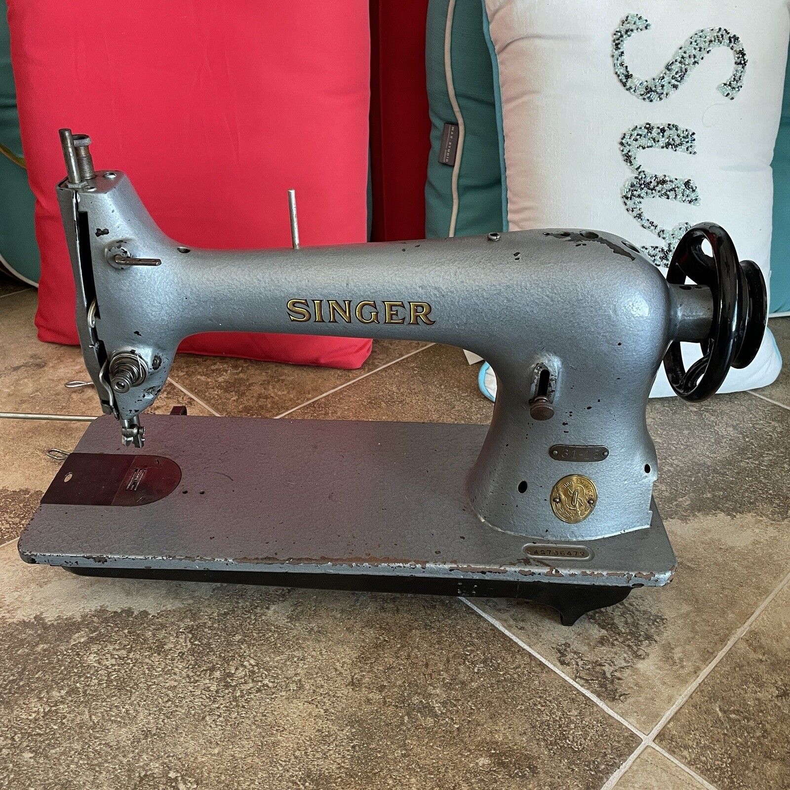 Vintage 1940’s Singer 31-15 Industrial Sewing Machine Commercial Single Needle