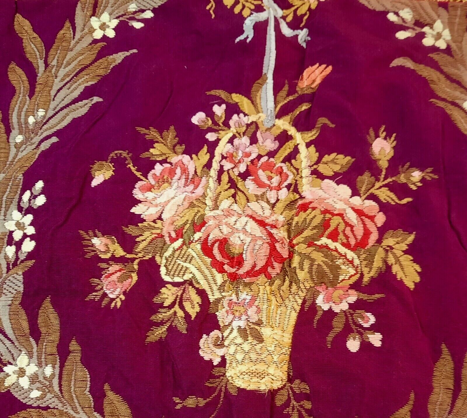 Spectacular collection- embroidered table runner Basket of roses 19th century