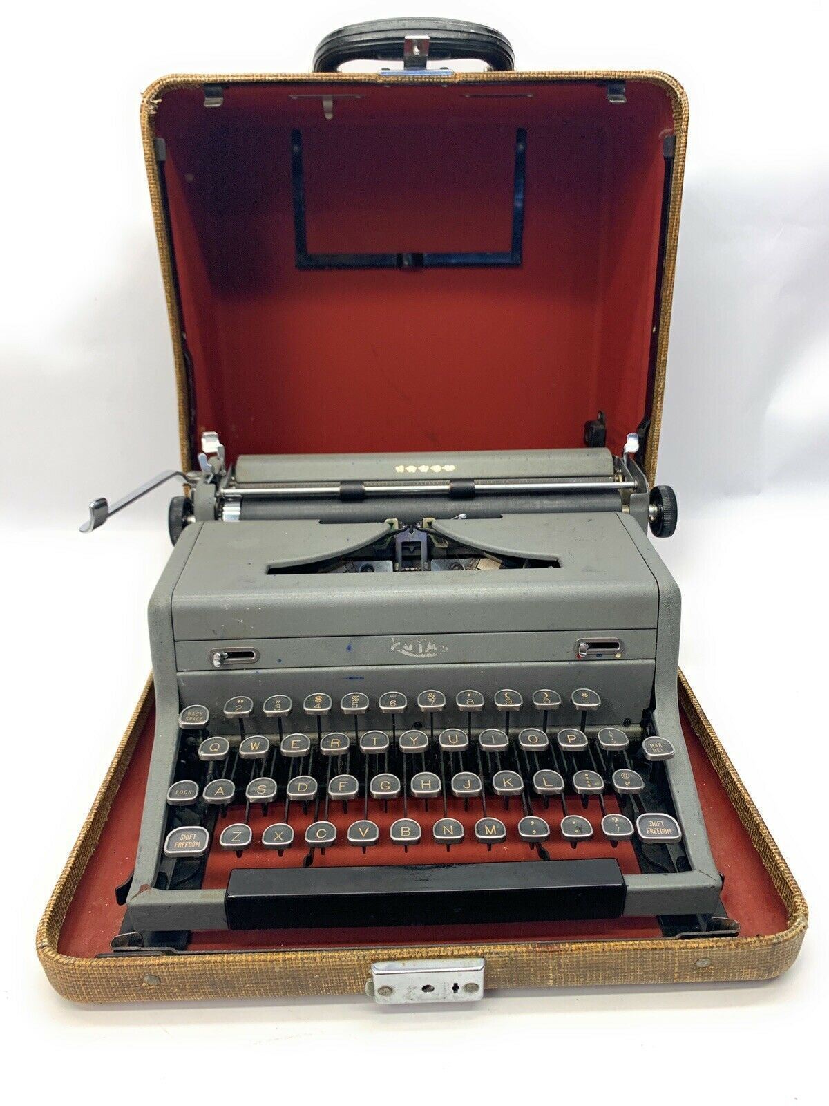Vintage Royal Portable Typewriter 1941 w/ Case