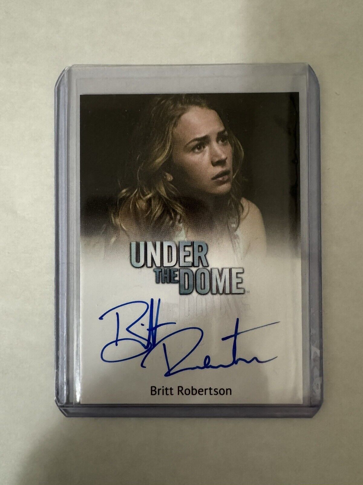 2014 Rittenhouse Under The Dome Season 1 AUTO card Britt Robertson as Angie