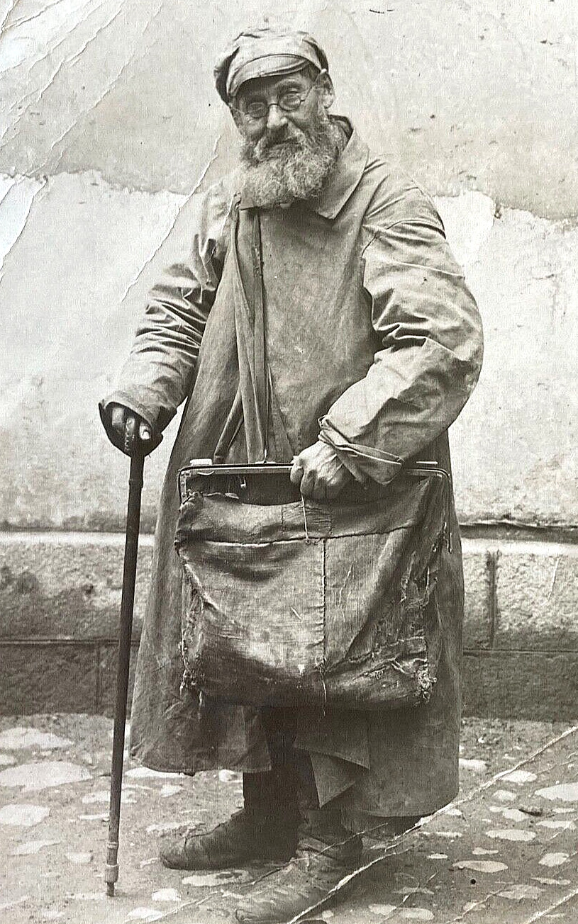 RARE POST-WW1 GERMAN MAN DURING THE GREAT DEPRESSION 1932 PHOTO POSTCARD RPPC