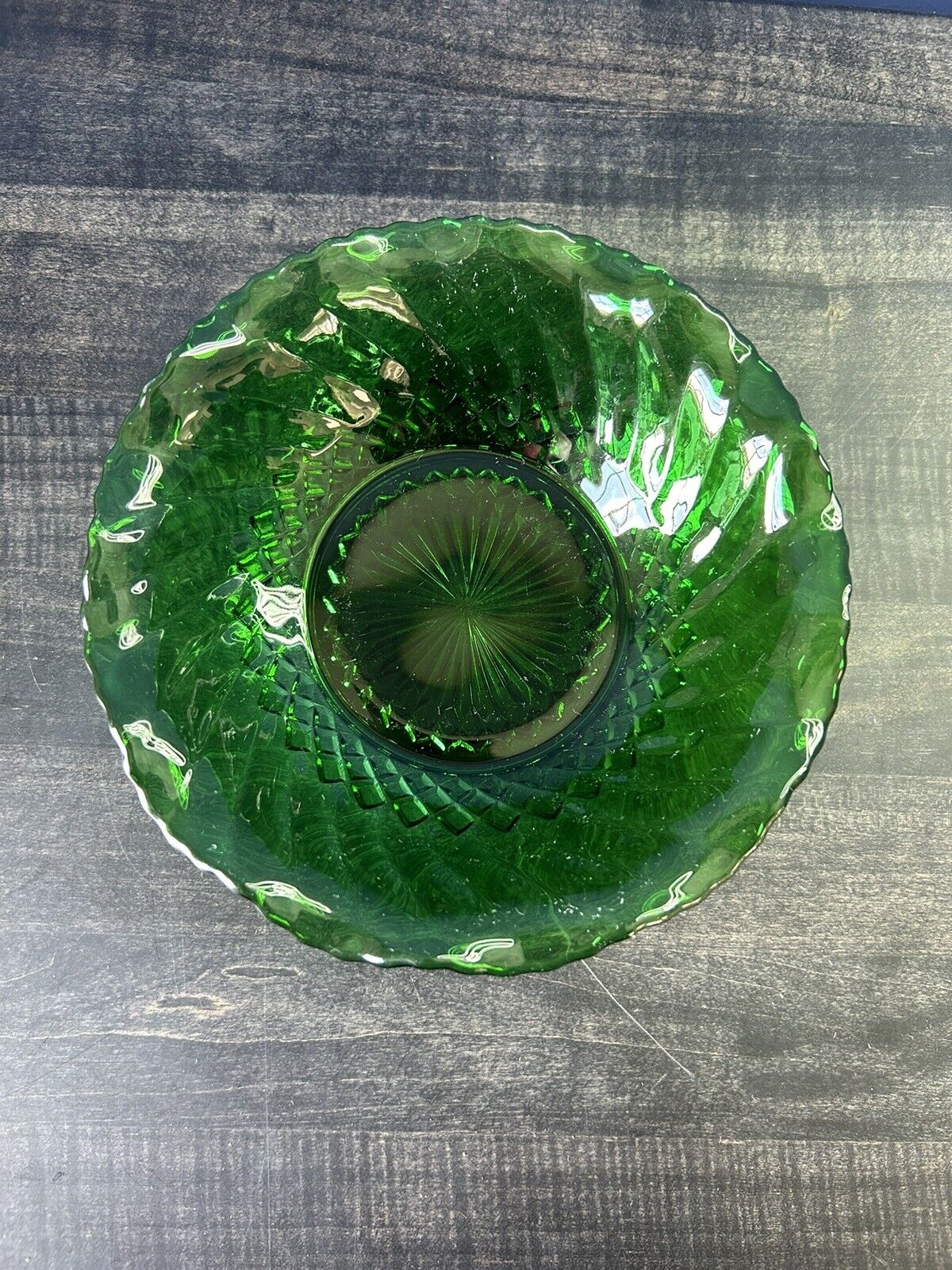 VIntage Forest Green Glass Salad Bowl Anchor Hocking Swirl Diamond 6.5” Ruffle
