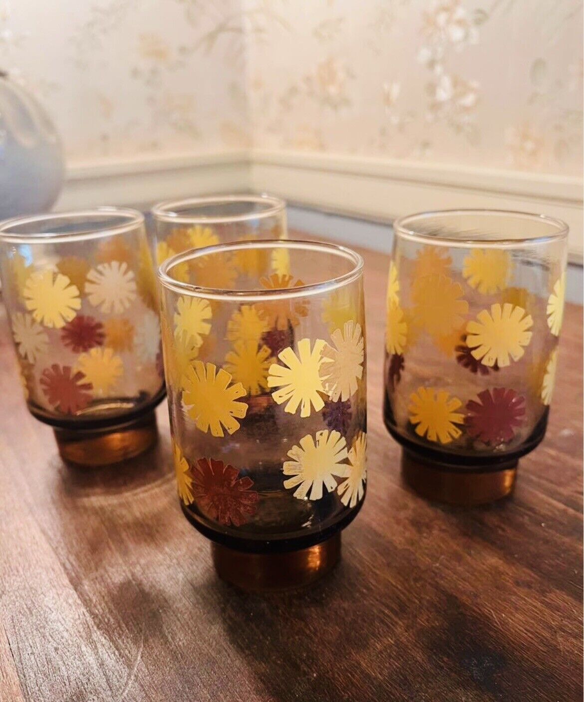 Vintage Mid-Century Libbey Amber Drinking Glasses Groovy Daisy Flowers (4)
