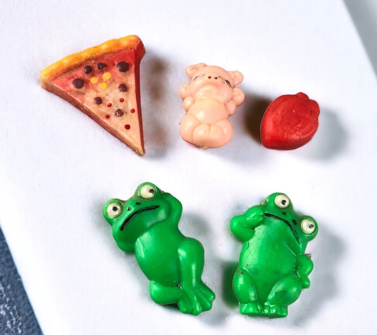Lot of Five Vintage Celluloid Refrigerator Fridge Magnets Frogs Pig Pizza Fruit