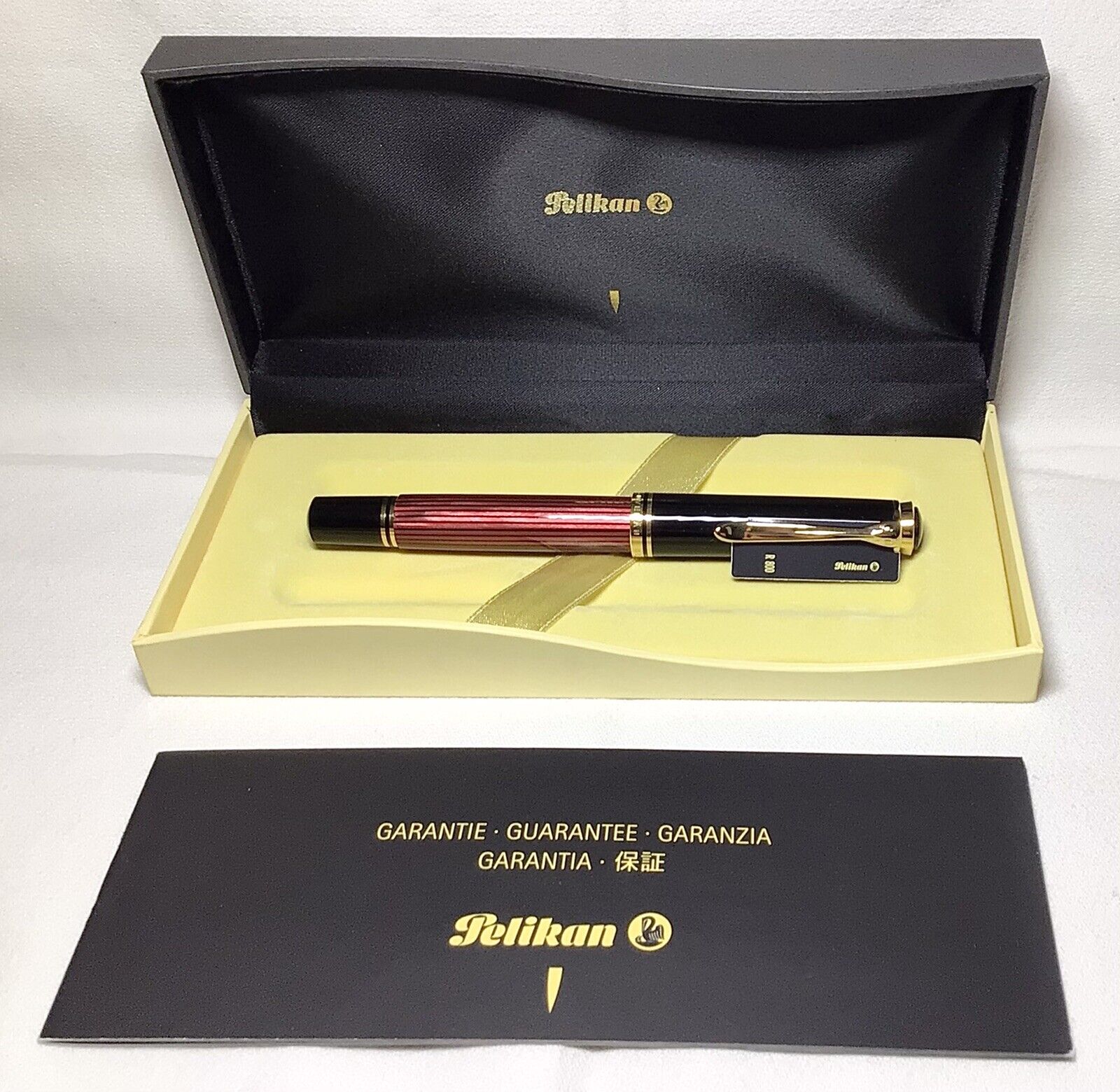 Pelikan Souveran R800 Roller Ball Pen Red & Black New In Box Beautiful Pen