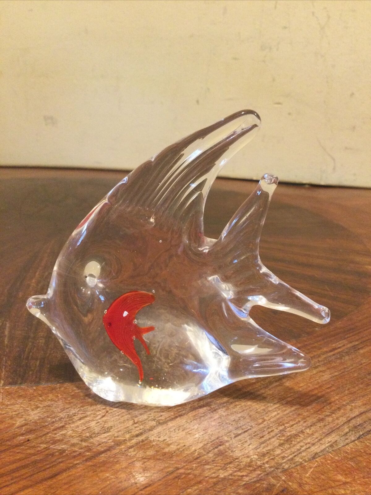 CLEAR GLASS FISH SHAPED FIGURINE PAPERWEIGHT RED FISH INSIDE 4” x 4” 