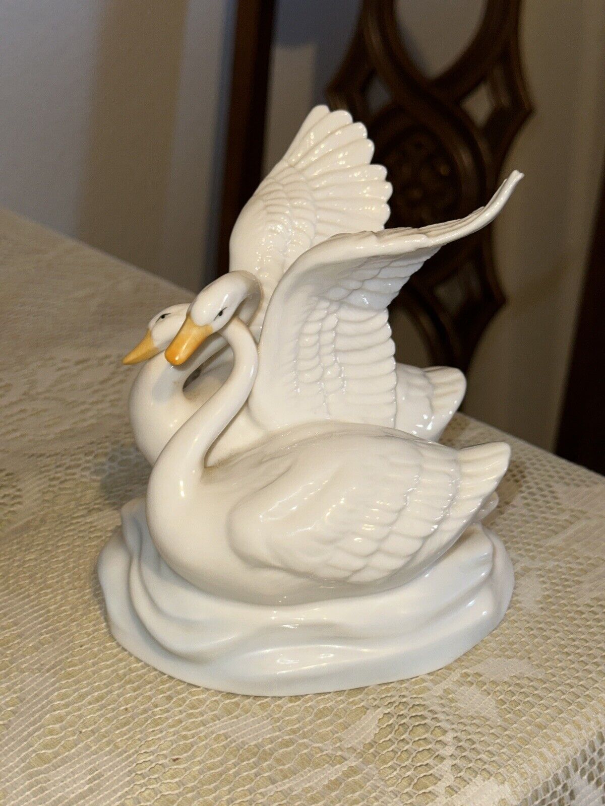 LEFTON China 1985 Entwined Swans table figurine/ Light VTG 5” NICE
